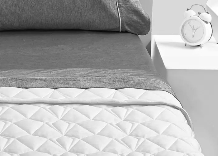 BEDGEAR® Ver-Tex® Medium-Warmth Ice White Full/Queen Blanket-3
